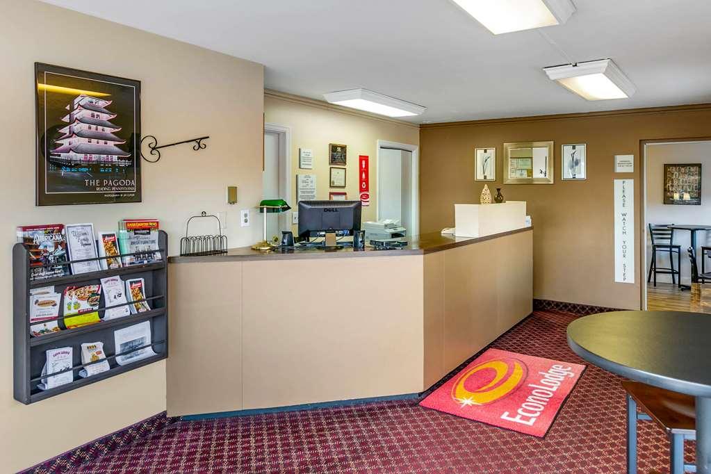 Econo Lodge Northeast Reading Interior foto